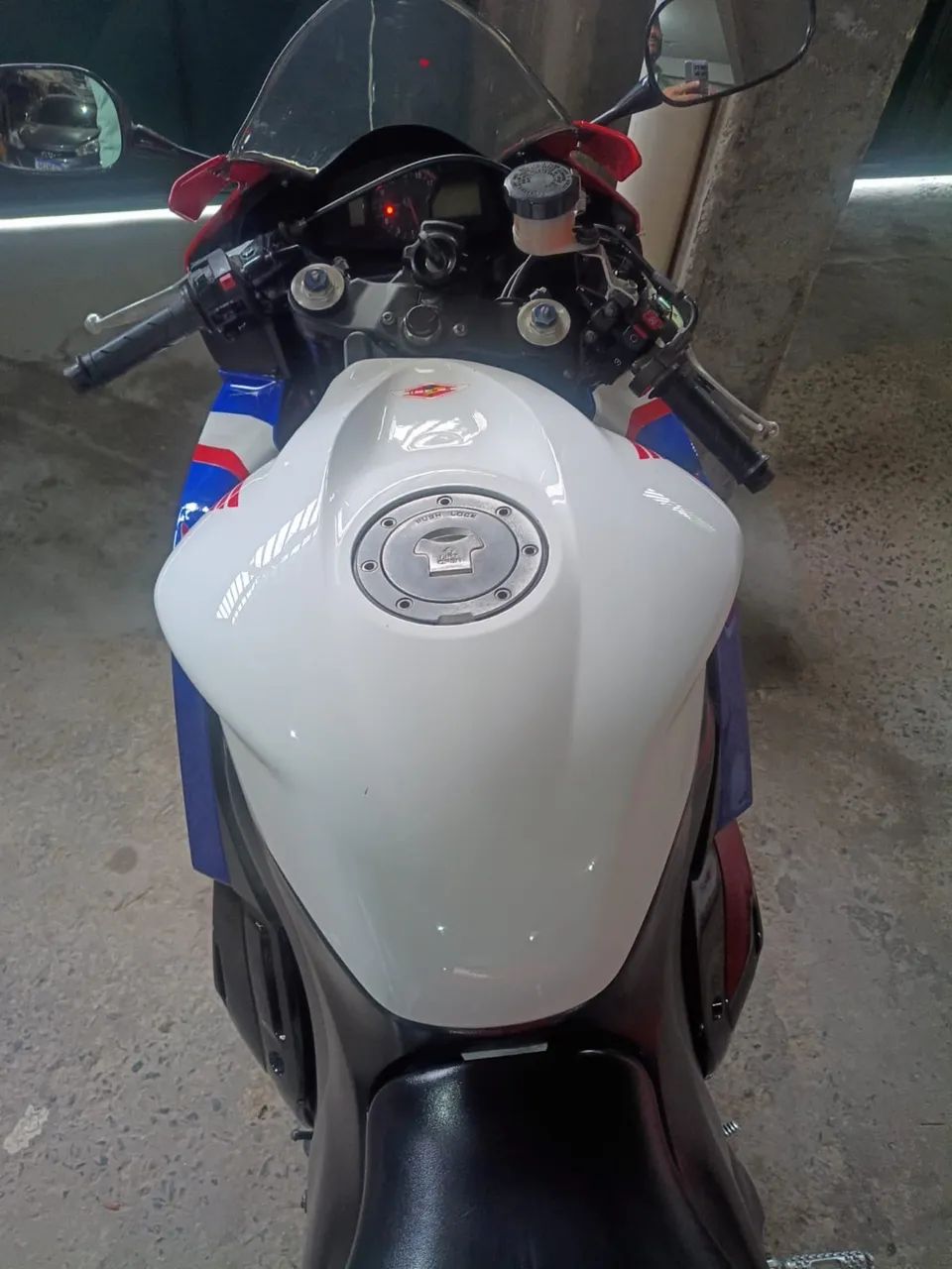 Linda CBR 600RR - Foto 4