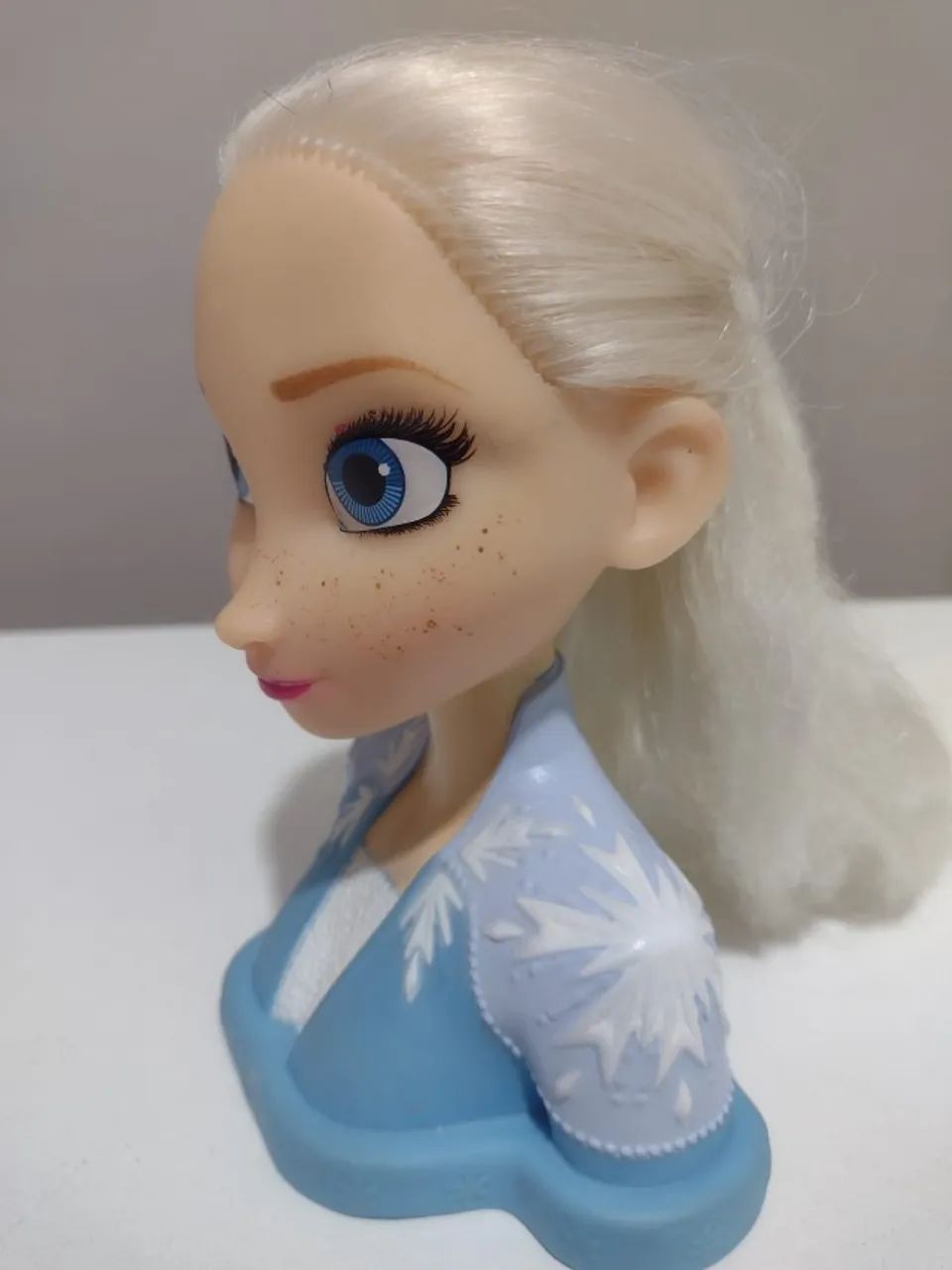 boneca elsa - frozen - para pentear e enfeitar - Foto 3