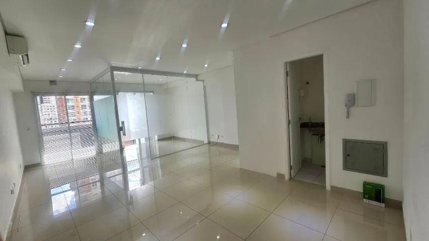 Linda Sala Comercial no Centro 45 m2 em Prédio de Alto Padrão c/ Ar Condicionado e Garagem