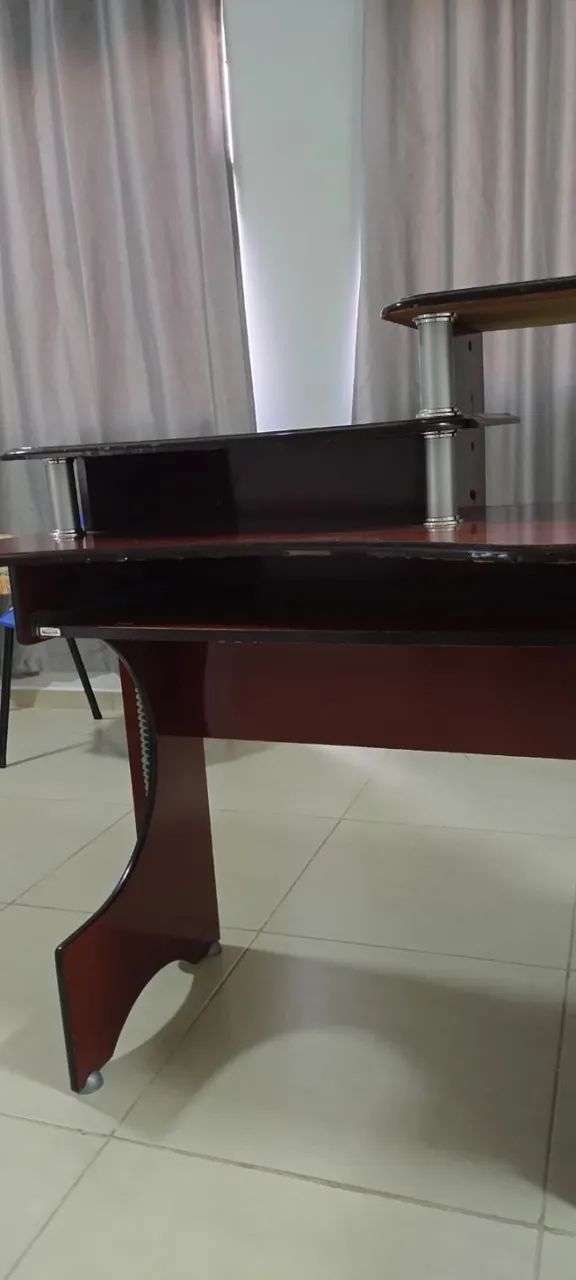 MESA PARA COMPUTADOR/ ESCRITÓRIO COM PRATELEIRAS E GAVETA - Foto 2