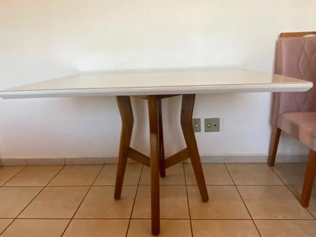 Mesa em Laca com tampo de vidro + 4 cadeiras - NOVA - 1,20 X 80cm - com Cadeiras - Foto 3