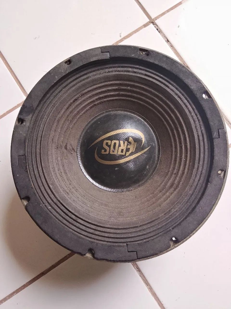 Uma caixa de som e 2 auto falante de 12 polegadas 1.200 RMS  - Foto 3