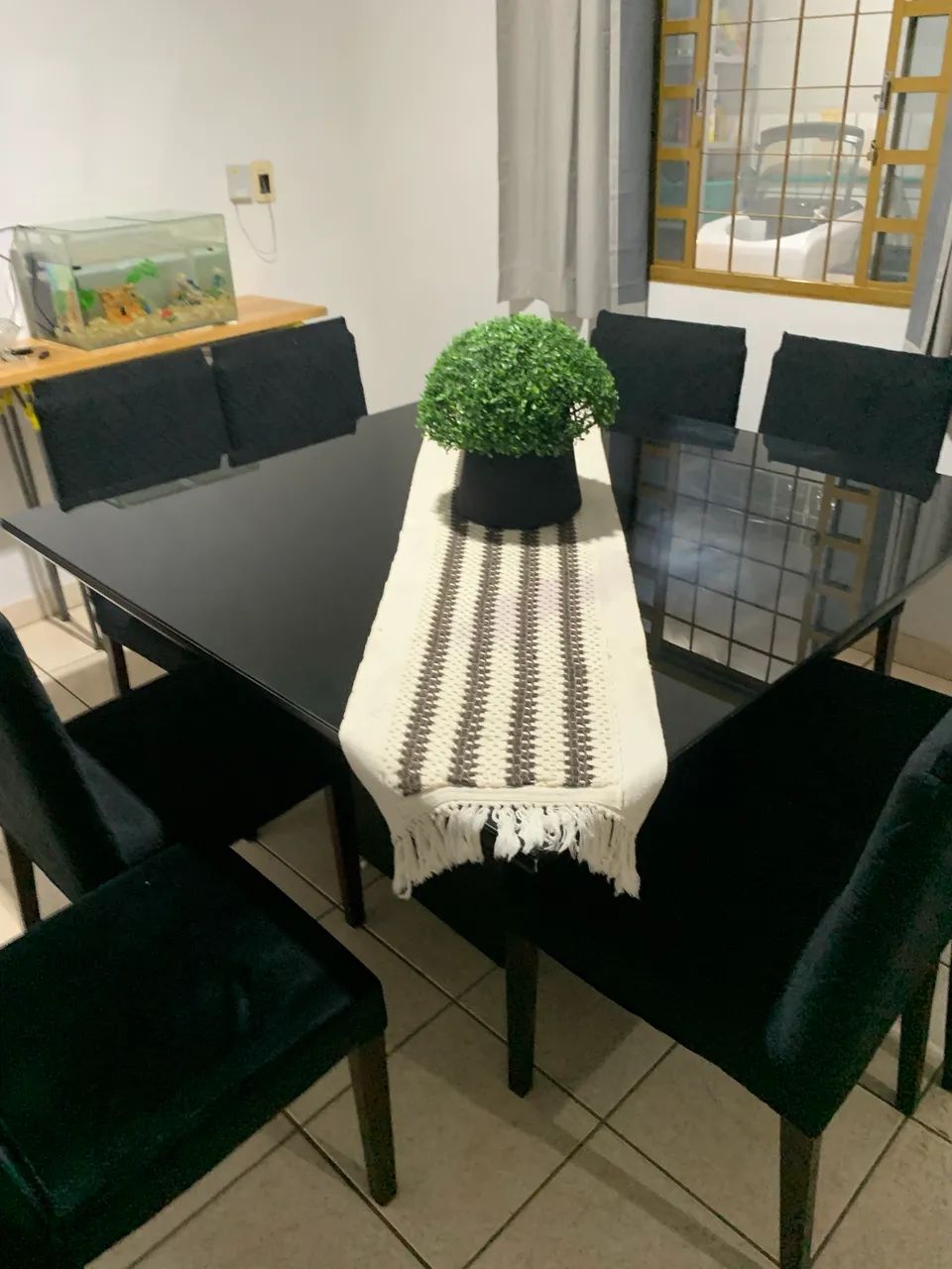 Mesa com  8 cadeiras