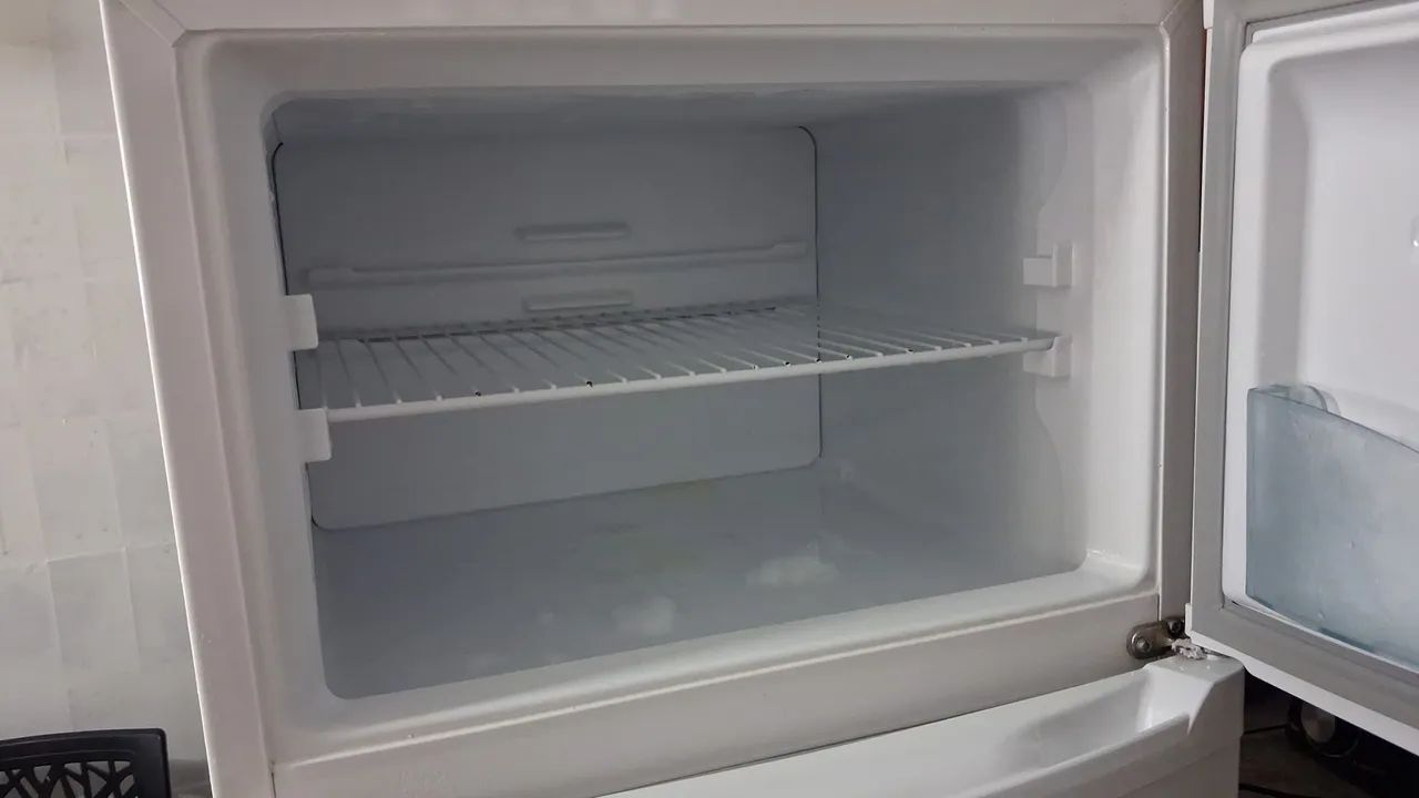 Consul duplex  freezer e geladeira 336 lts impecável  - Foto 3