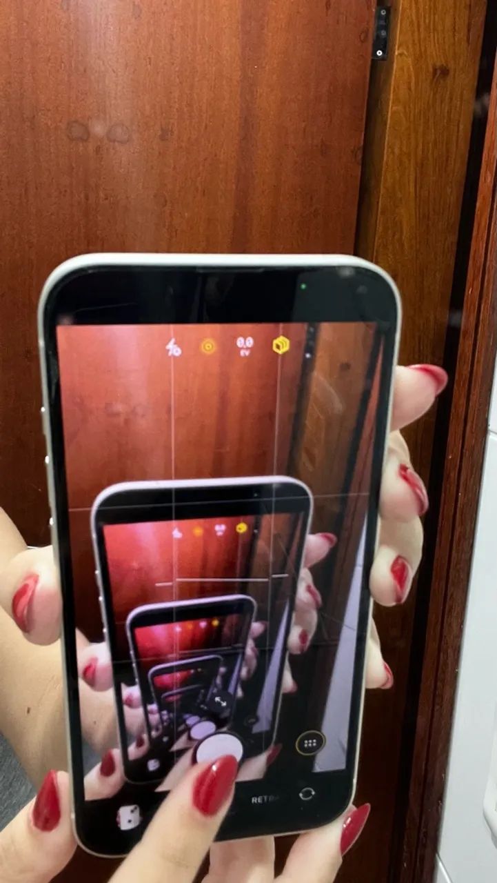 Vendo iPhone 13 branco, em perfeito estado de conservação - Foto 2