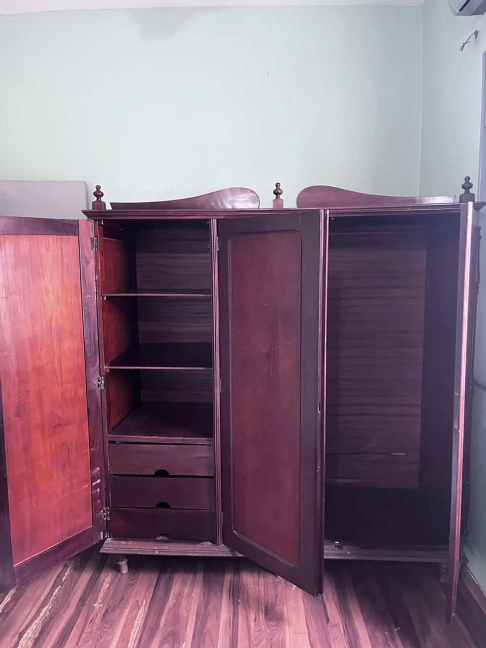 Guarda roupa antigo - Foto 2