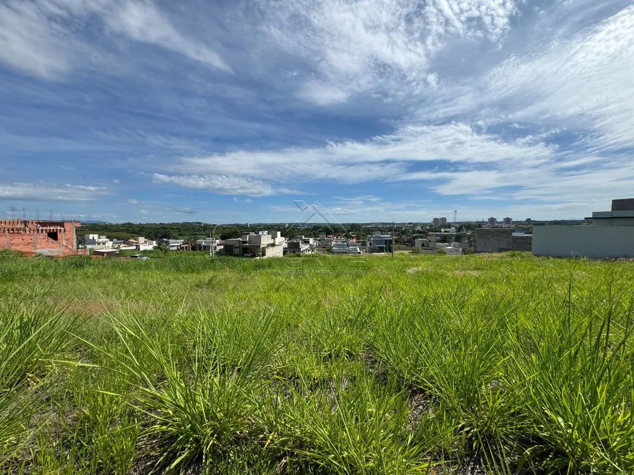 Terreno com 272m², declive, Canadá Residencial