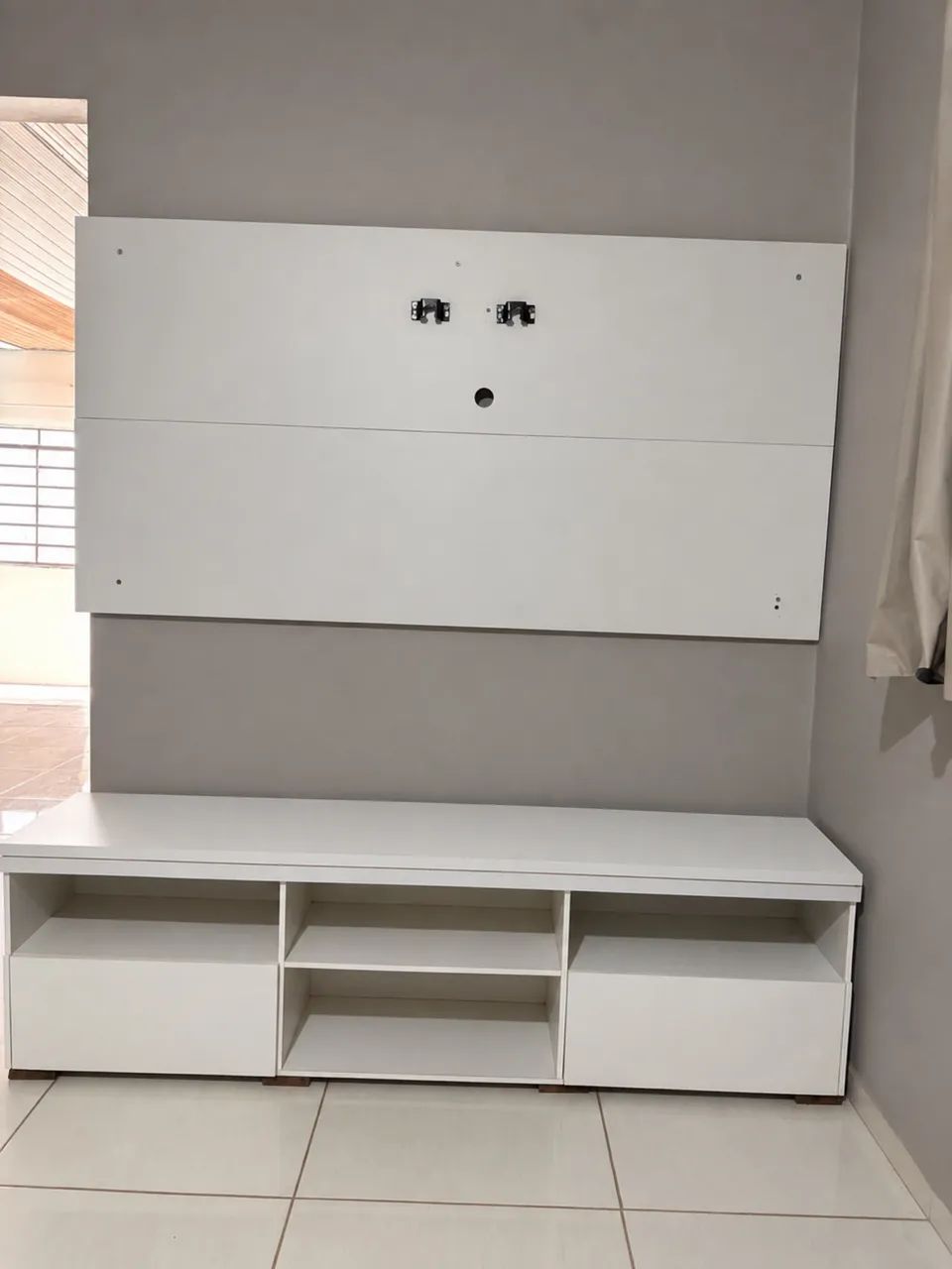 Rack com painel de TV