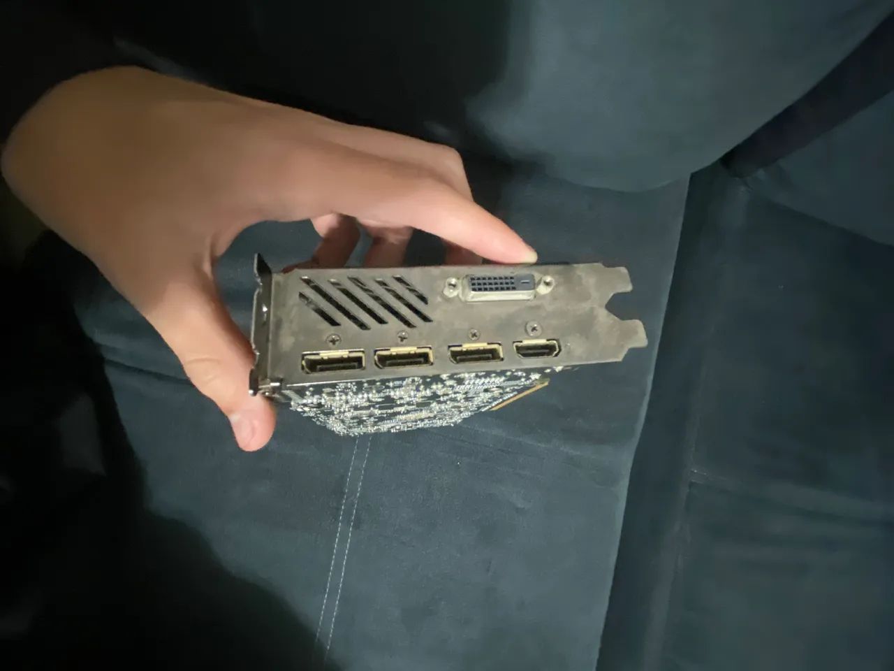 RX 570 4GB gigabyte. Defeito! - Foto 3