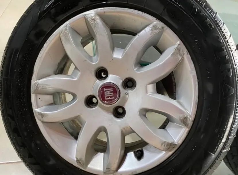 Roda 14 Fiat Doblo + 4 pneus excelente estados - Foto 3