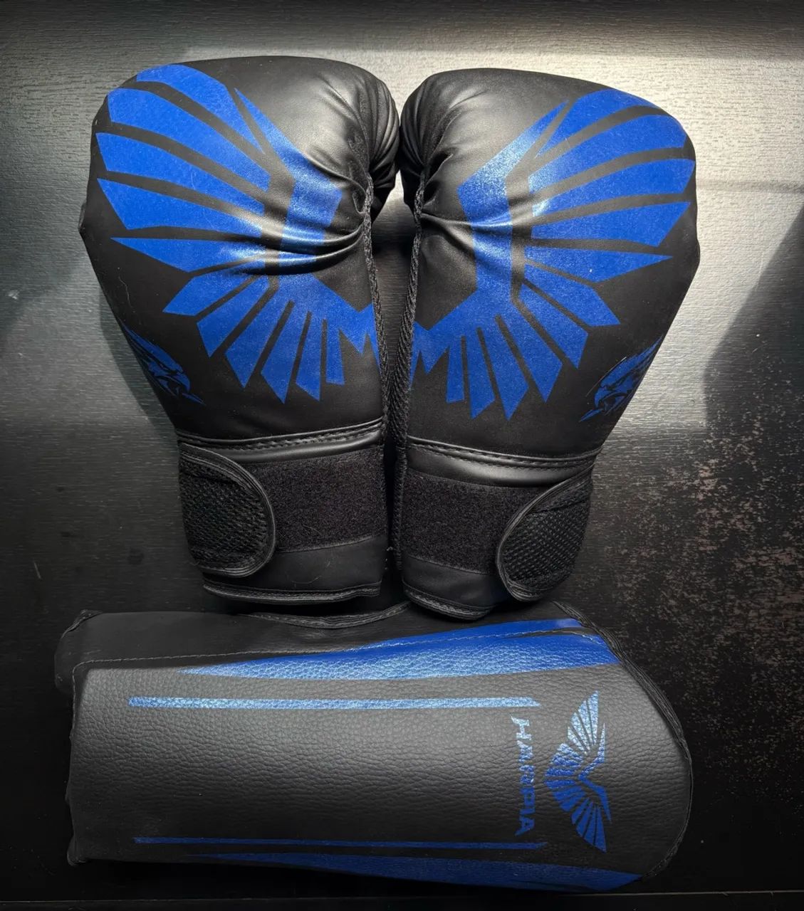 Kit Muay Thai - Luvas + Caneleiras 
