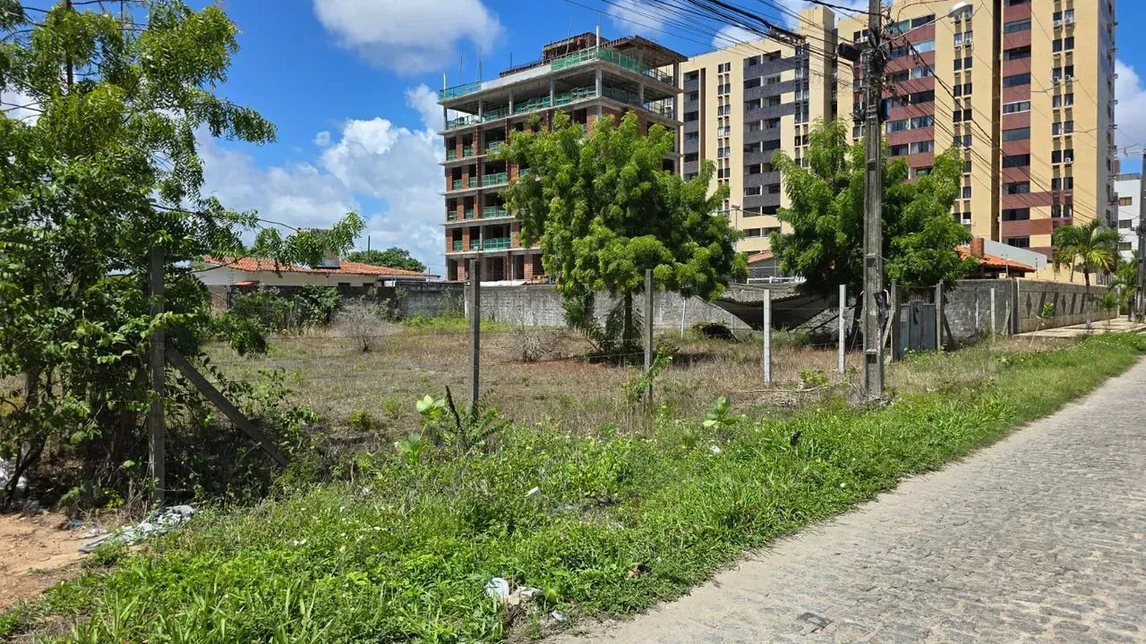 Área de 900m² em Intermares (30x30m), a 400m do Mar, Av. Mar Cáspio.