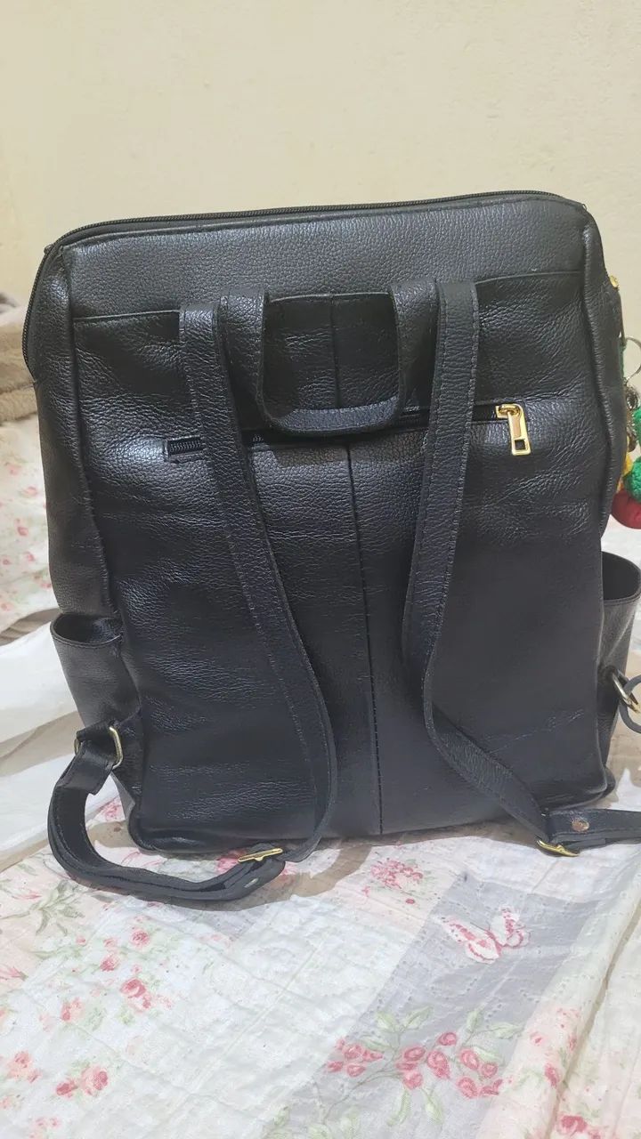Vendo mochila de couro da constante  - Foto 3