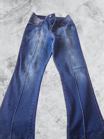 calça jeans flare