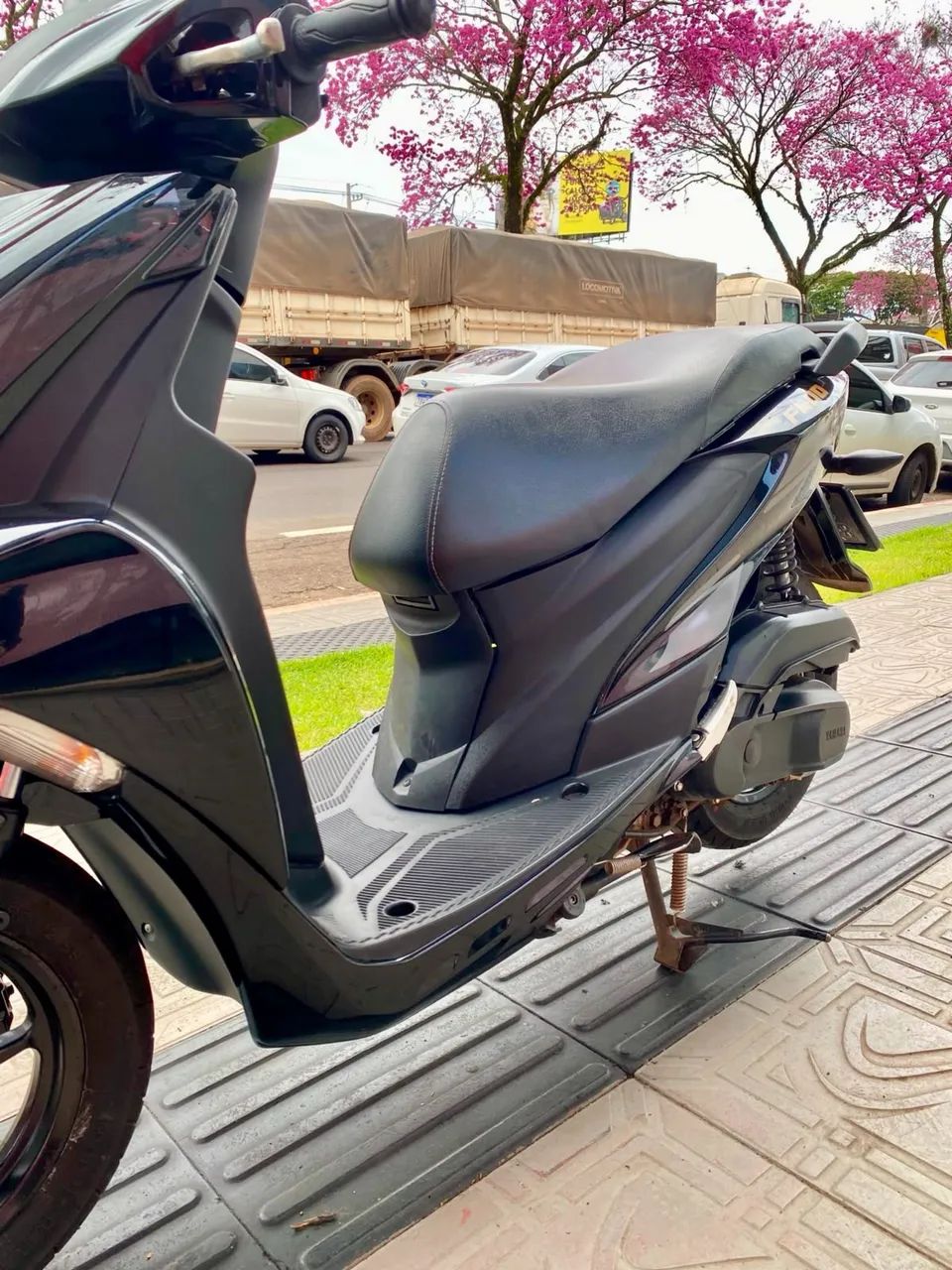 YAMAHA FLUO 125 2023 - Foto 5