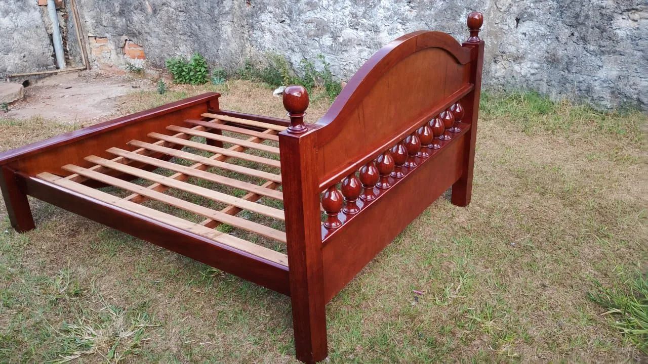 CAMA DE CASAL DE MADEIRA - Foto 2