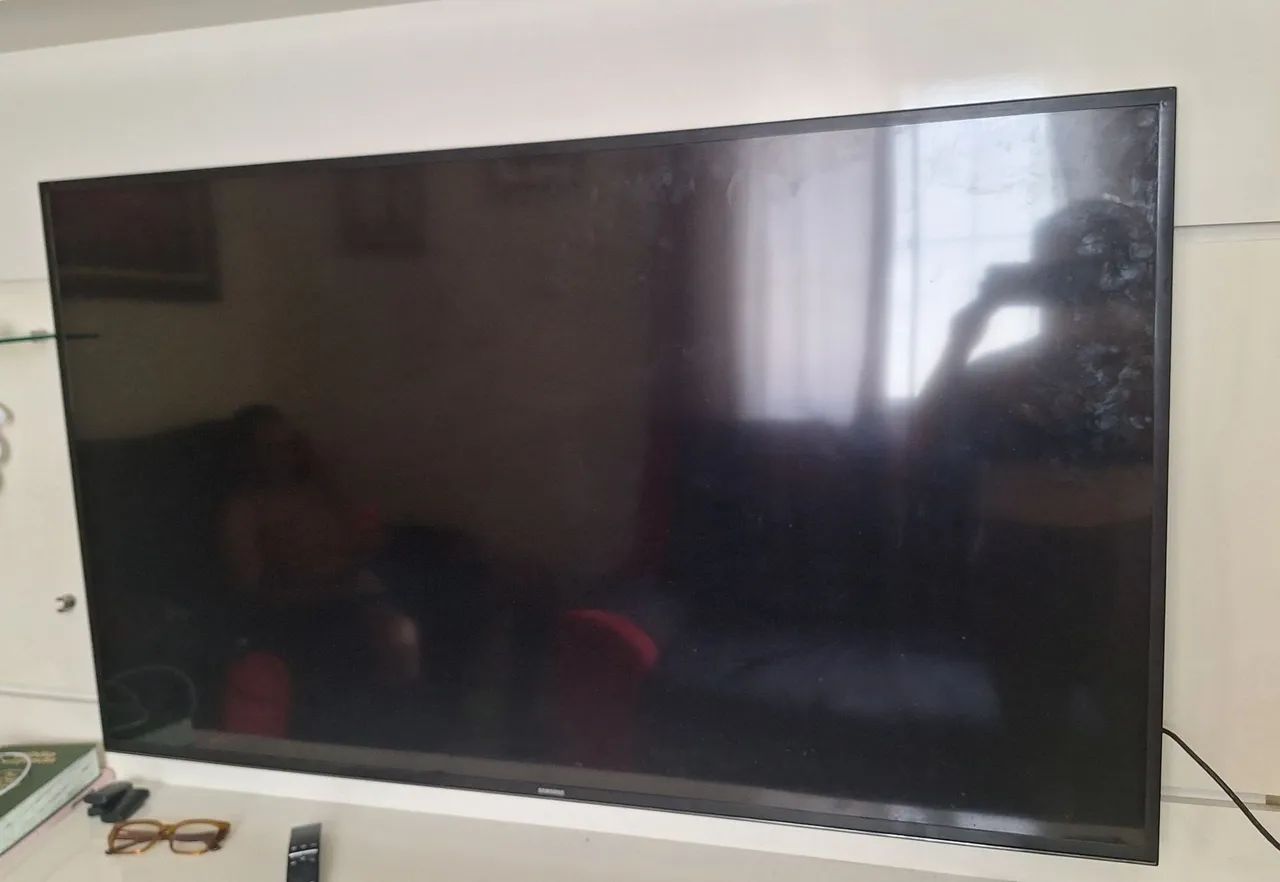 Tv com o display quebrado.