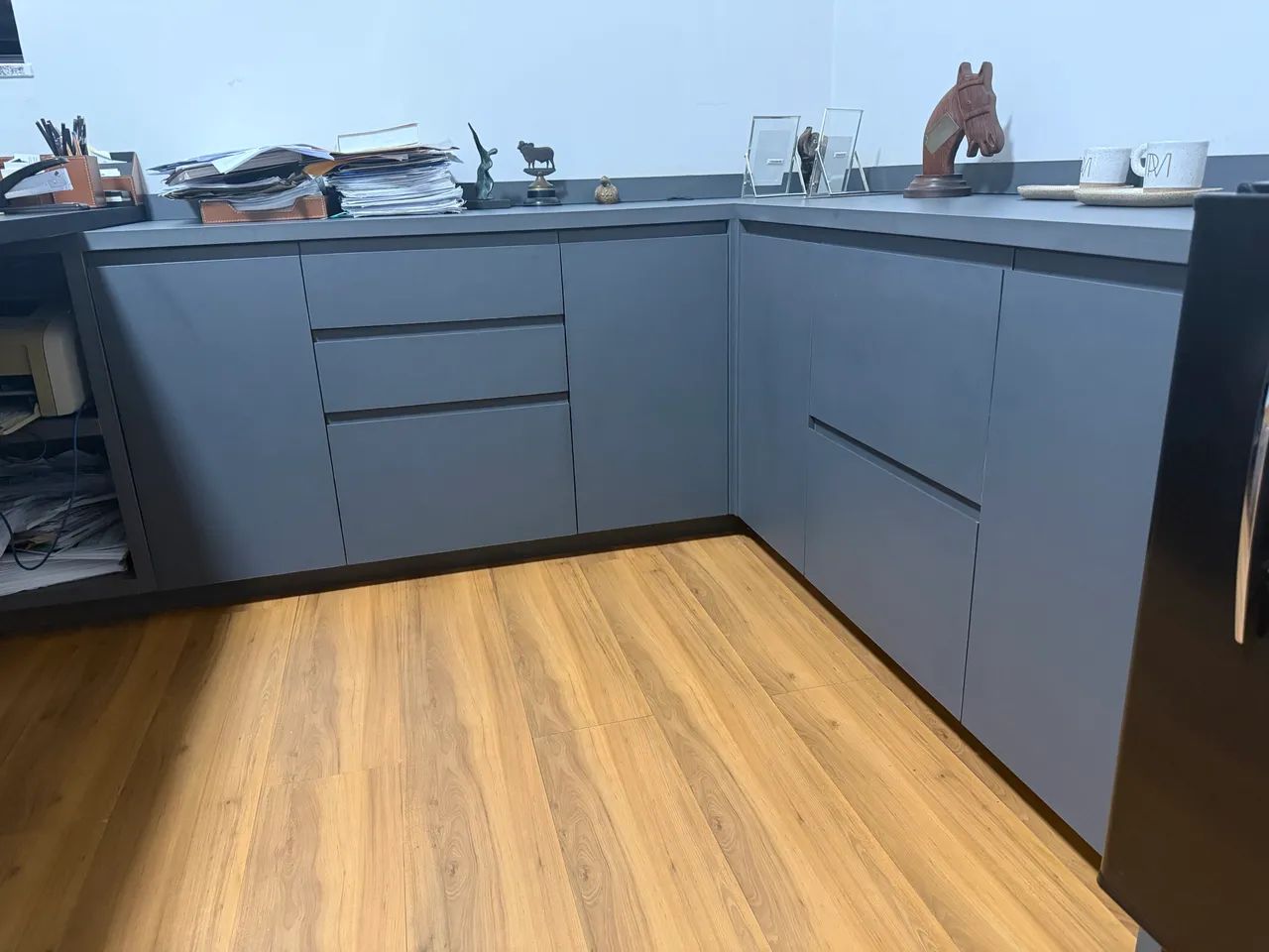 Mesa e com gaveteiros para escritório  - Foto 3
