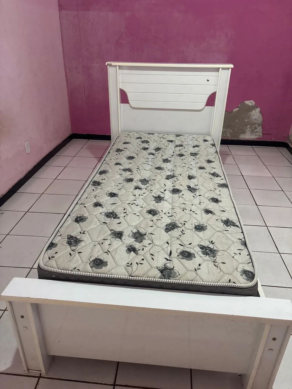 Cama de solteiro com colchão 