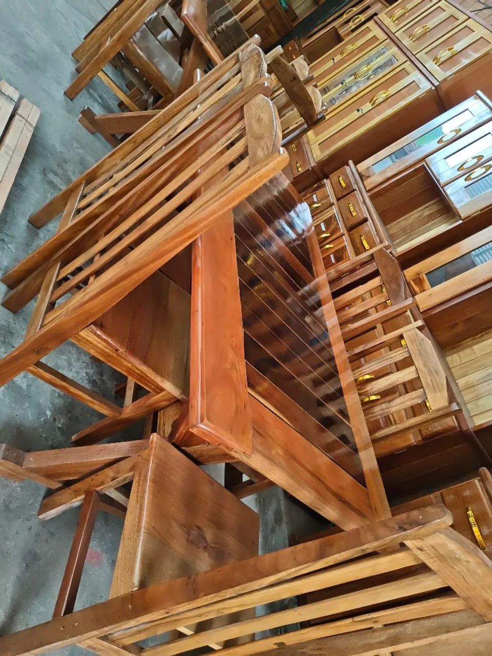 Mesa de 6 lugares todo em madeira  - Foto 2