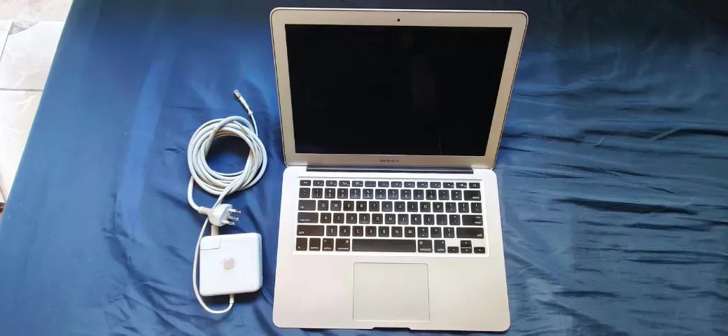 MacBook air 1369