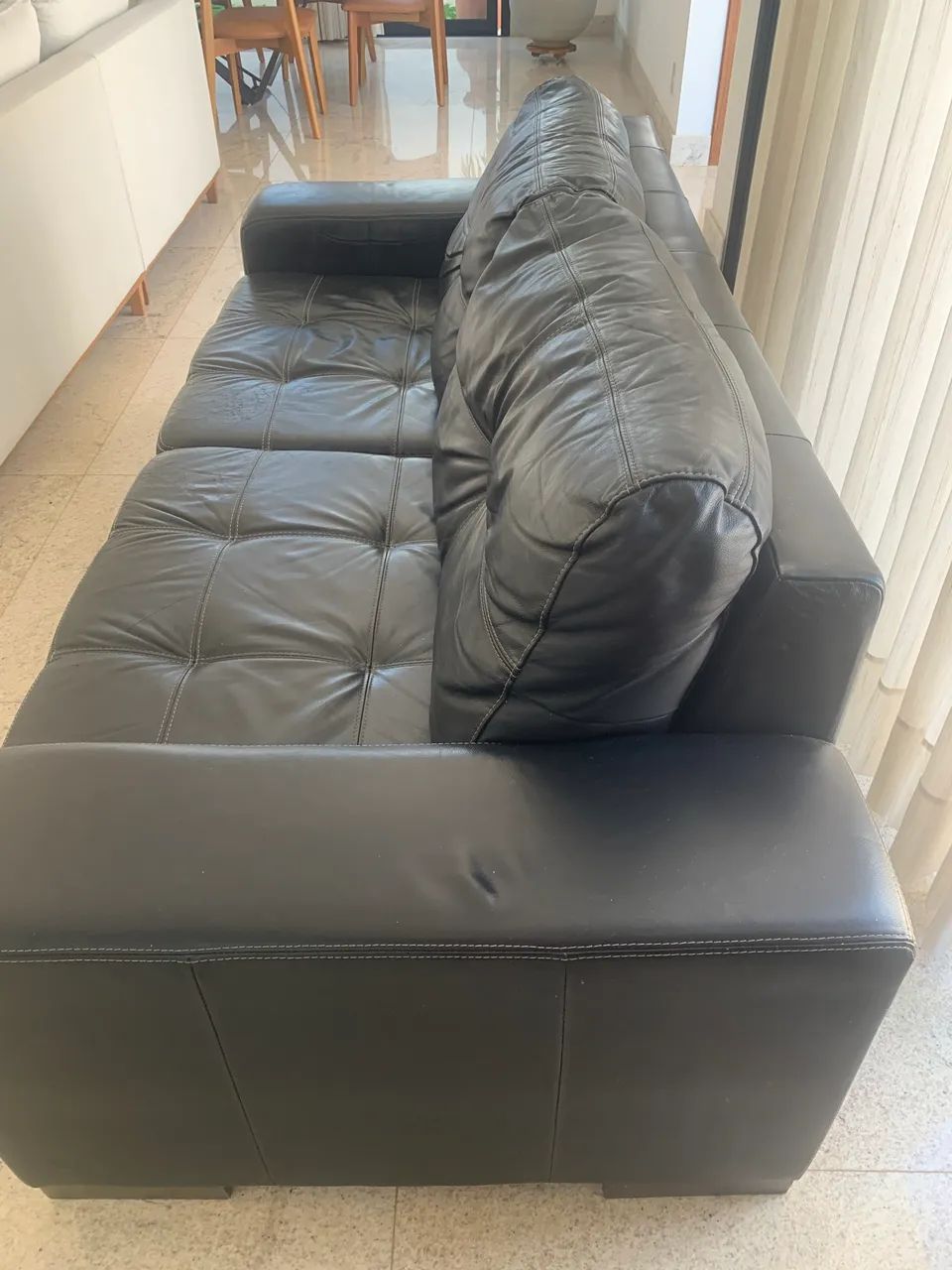 Vendo sofá de couro 3 lugares