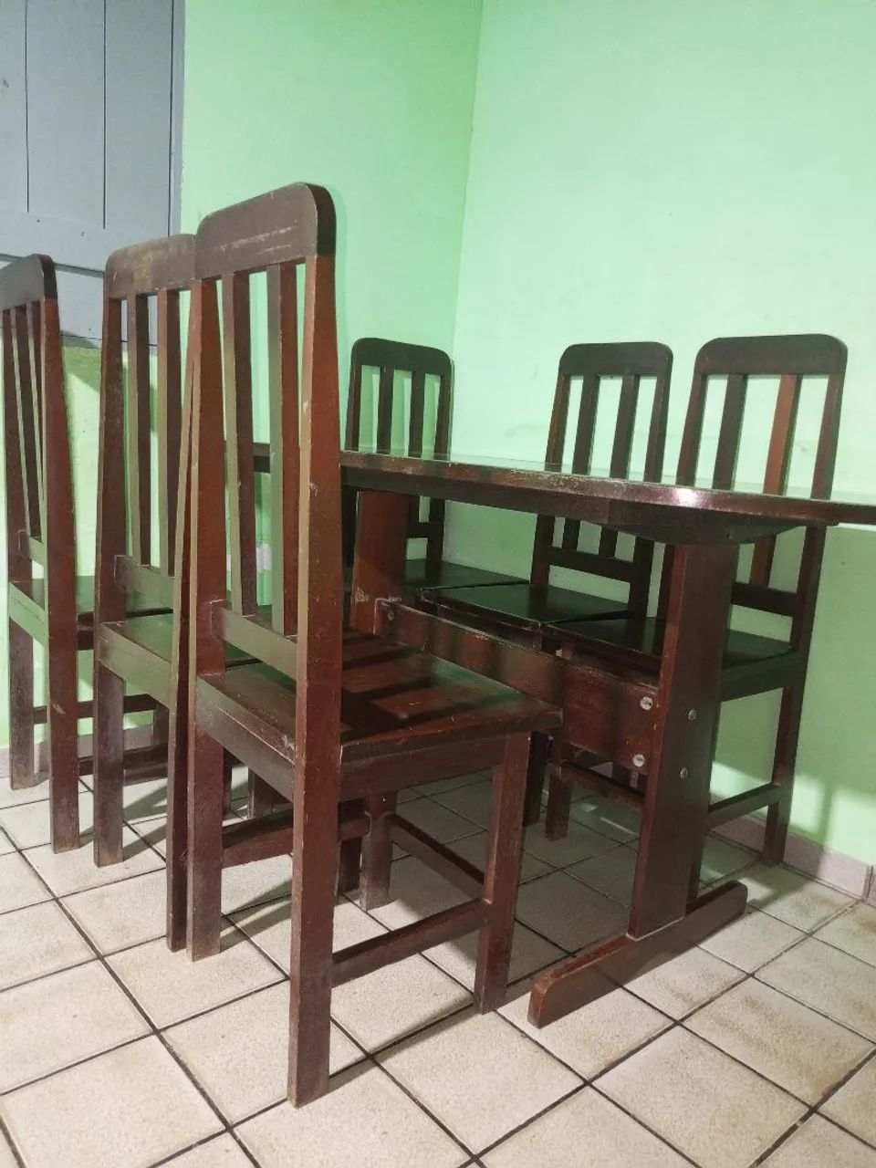 Mesa de cozinha para almoços e 6 cadeiras 