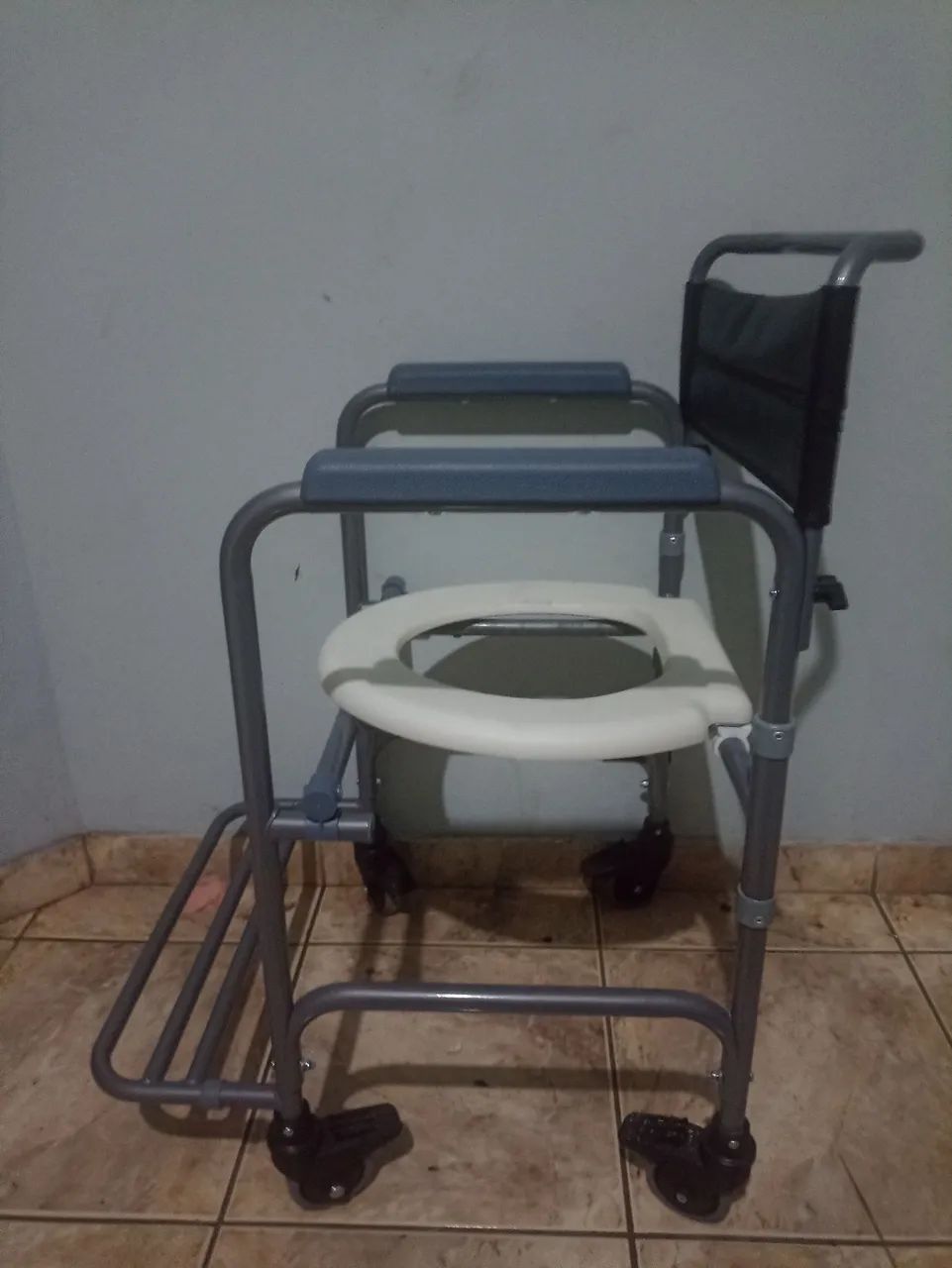 Cadeira de rodas para balho nova