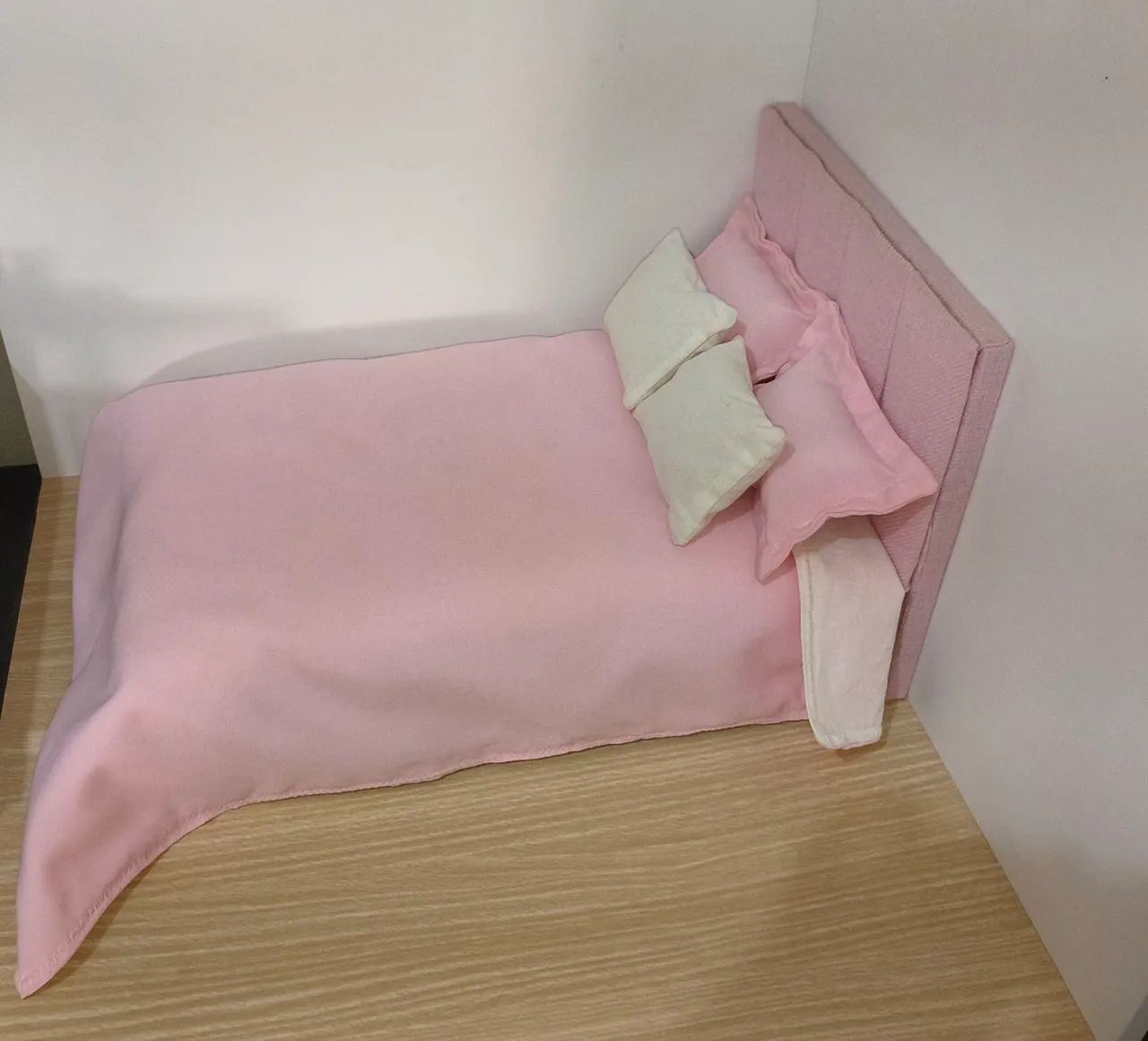 Cama em miniatura para boneca Barbie  - Foto 3