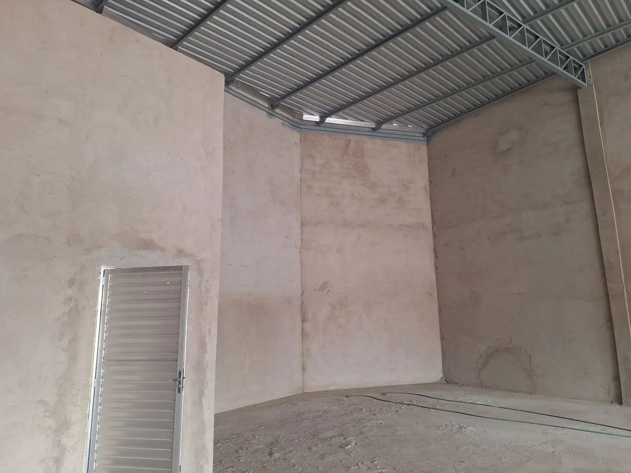 Ponto comercial 210m2, de frente para praça principal do bairro  - Foto 2