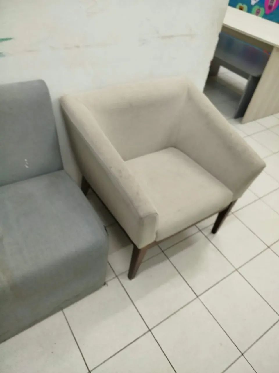 Poltrona Estofada Bege 