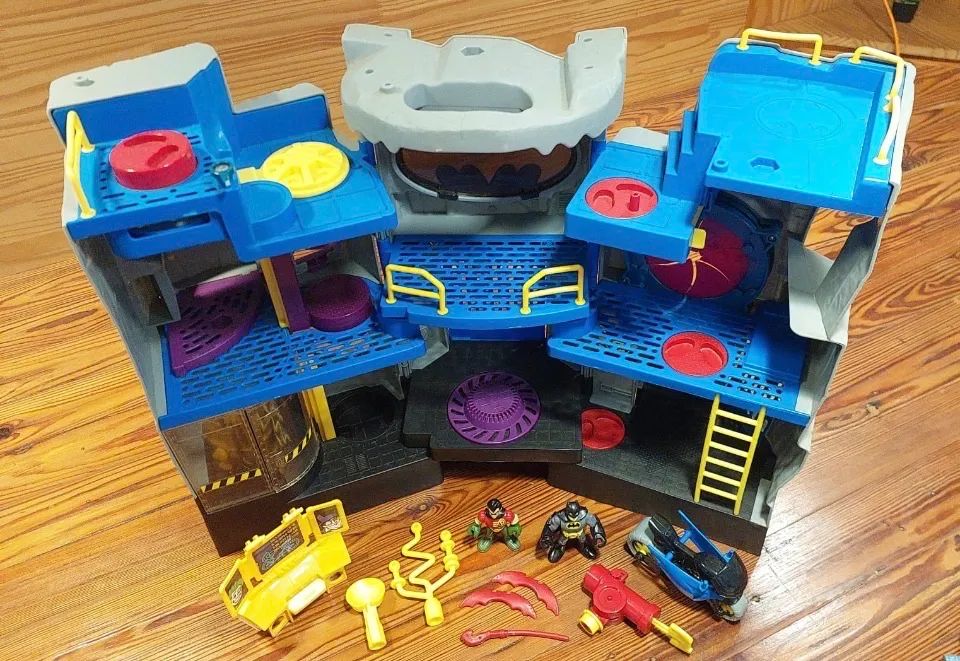Castelo do Batman Imaginext com bonecos e acessórios  - Foto 2