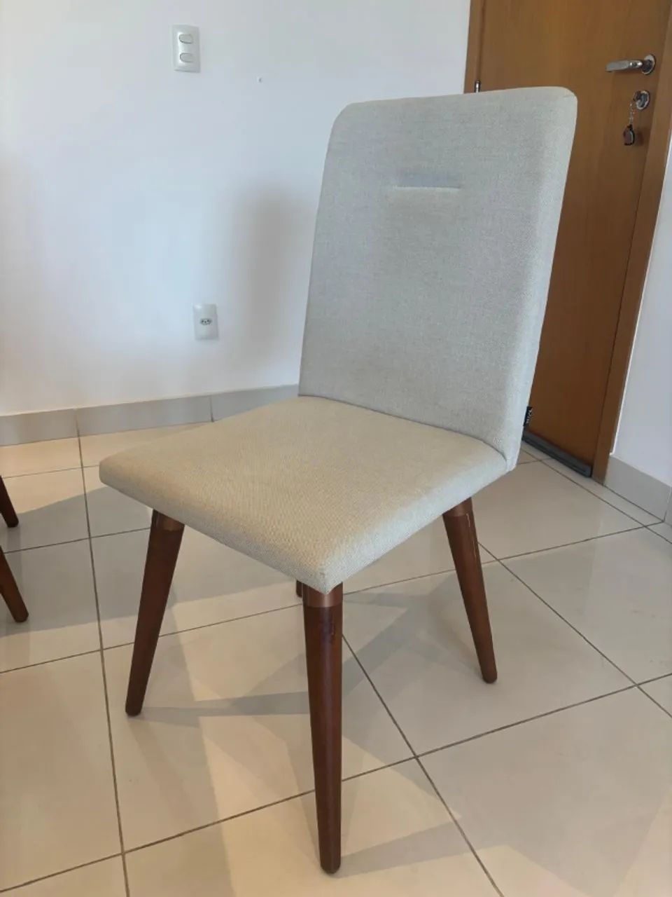 Vende-se Mesa de jantar com 4 cadeiras. - Foto 2