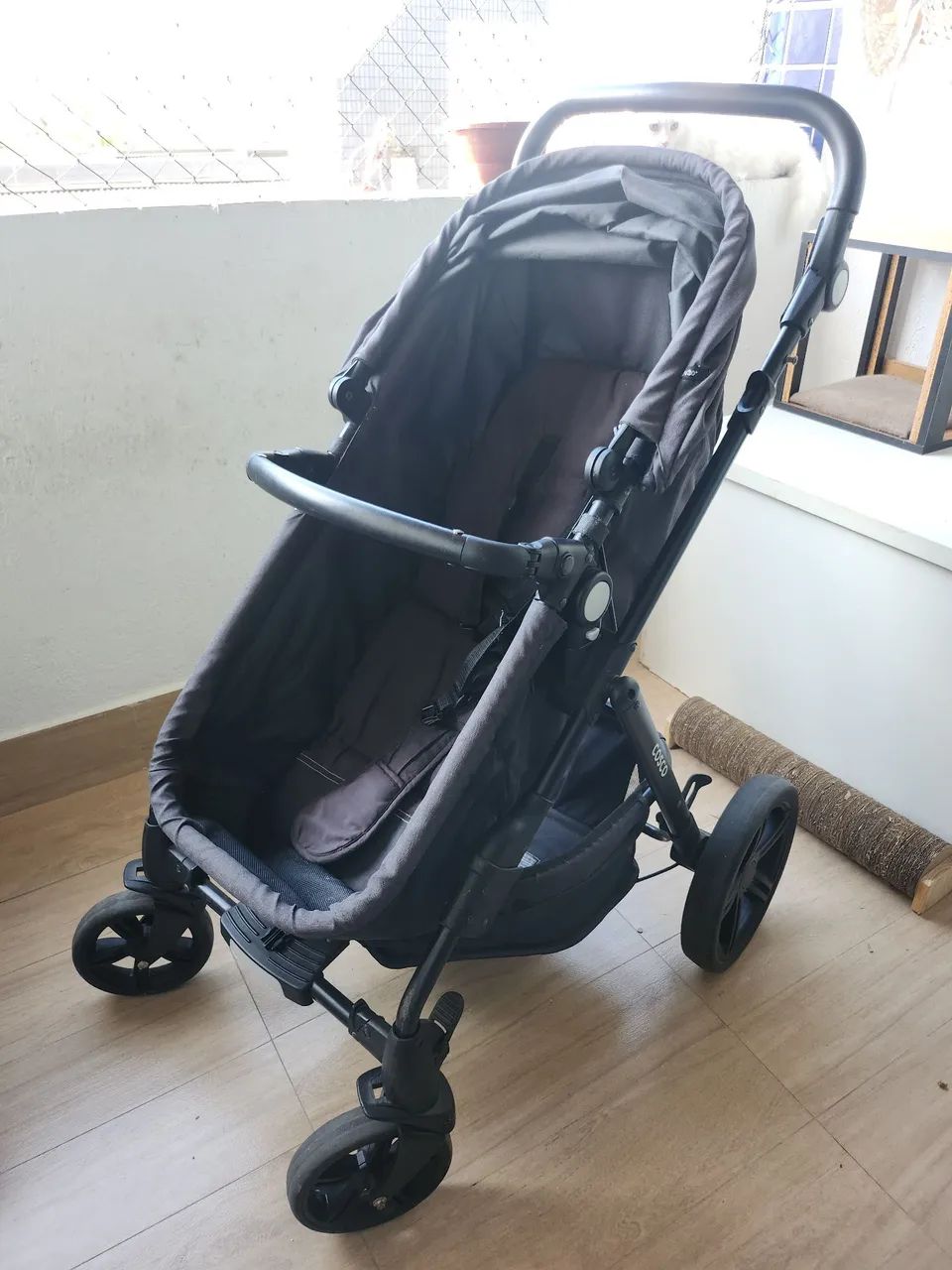 Carrinho de bebê com Moisés 