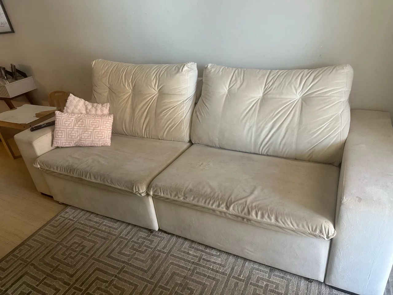 Sofá retrátil off white 