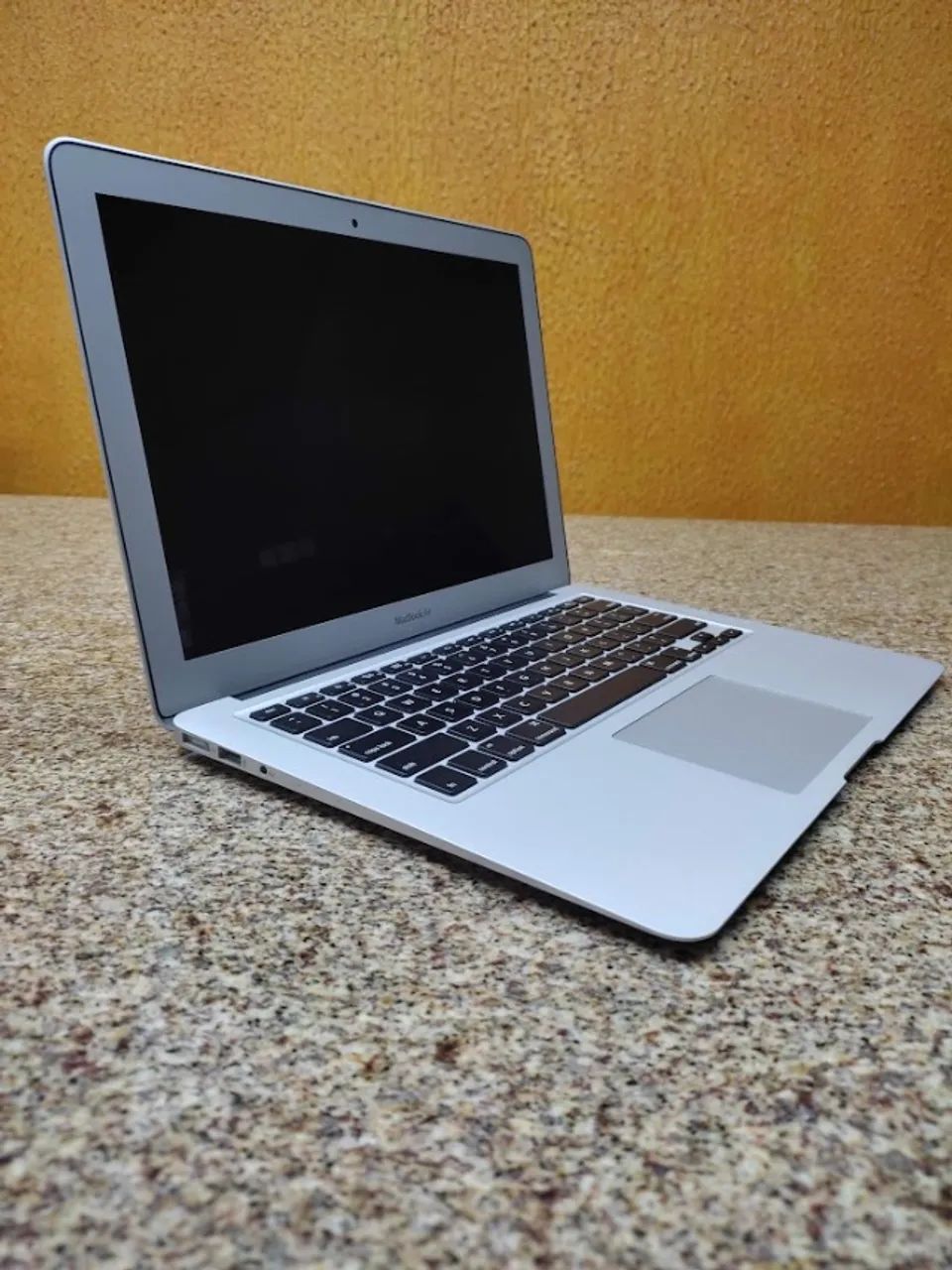 MacBook Air 13 - i5 / 8GB RAM / SSD 256GB / 288 Ciclos - Notebooks