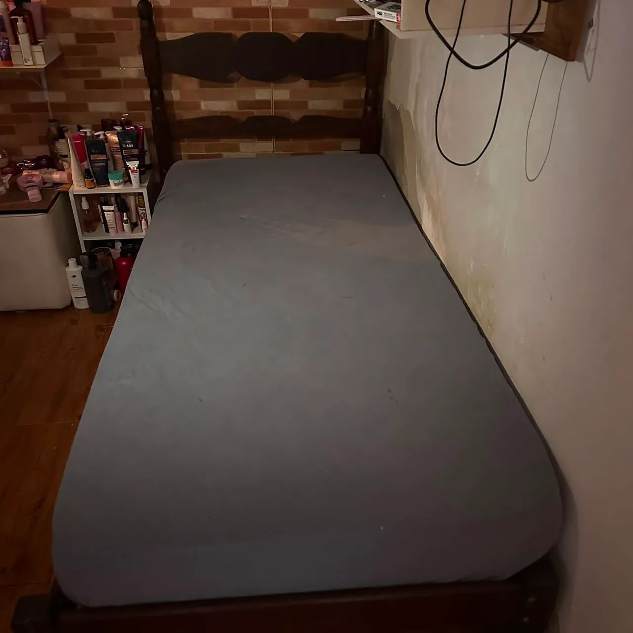 Cama de sucupira 