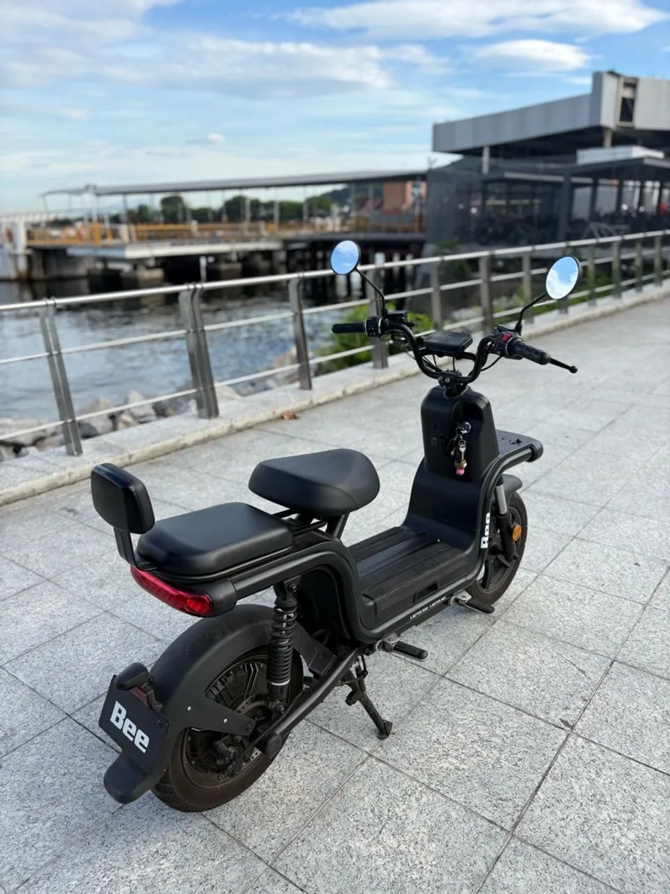 BEE U1+ 