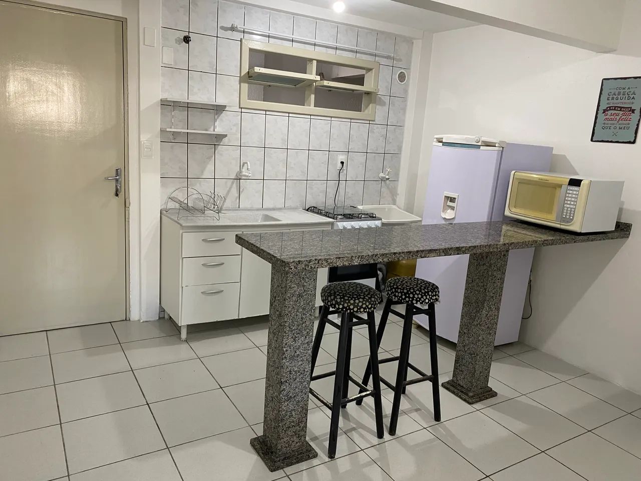 Alugo apto 1 quarto mobiliado próximo ao Shopping Itaguaçu 