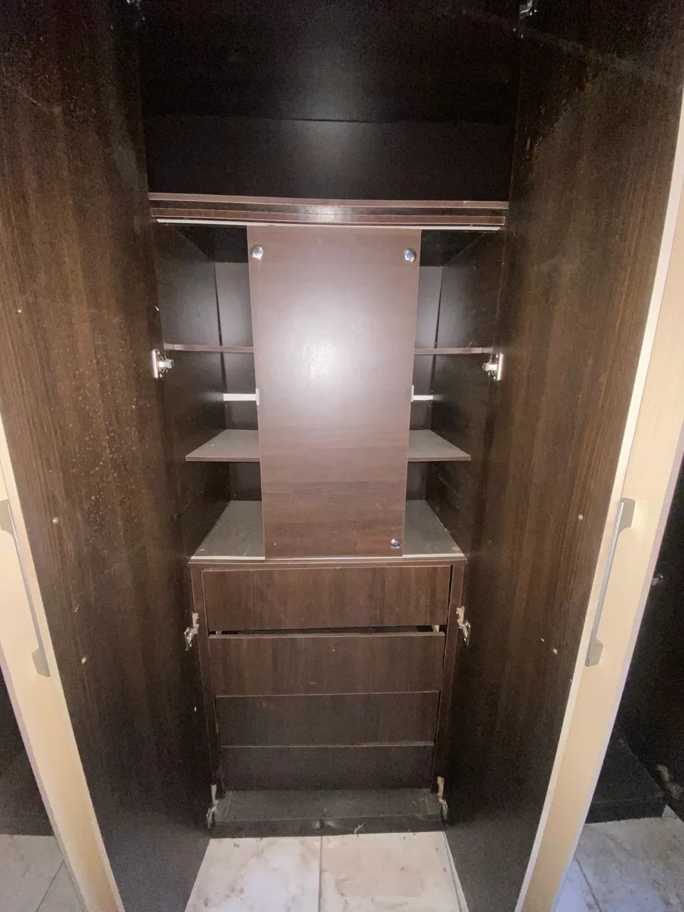 Guarda Roupa de 6 Portas Grande - Foto 3