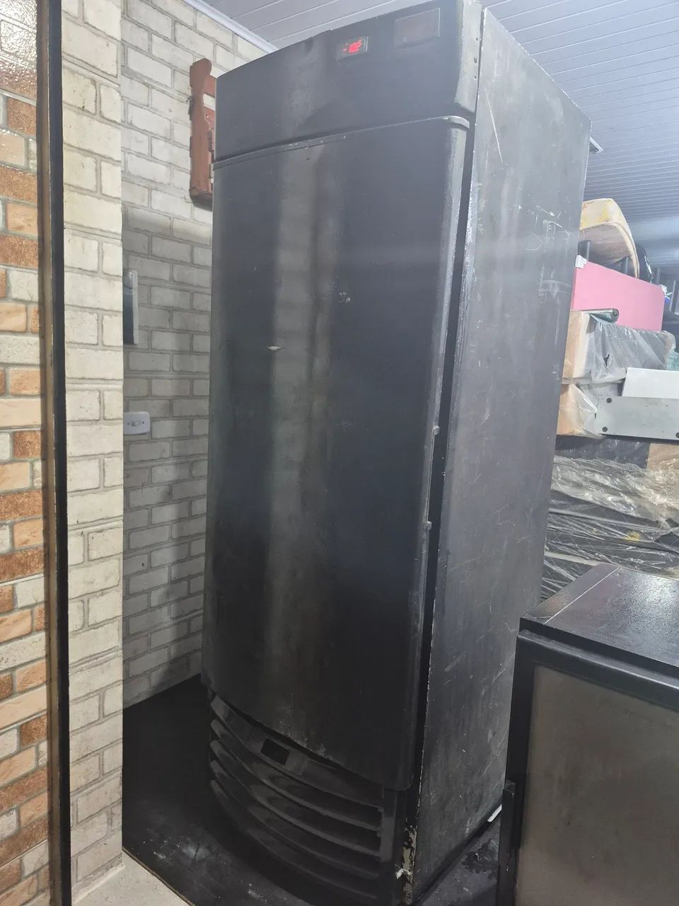Cervejeira 220v perfeita valor 2 mil 
