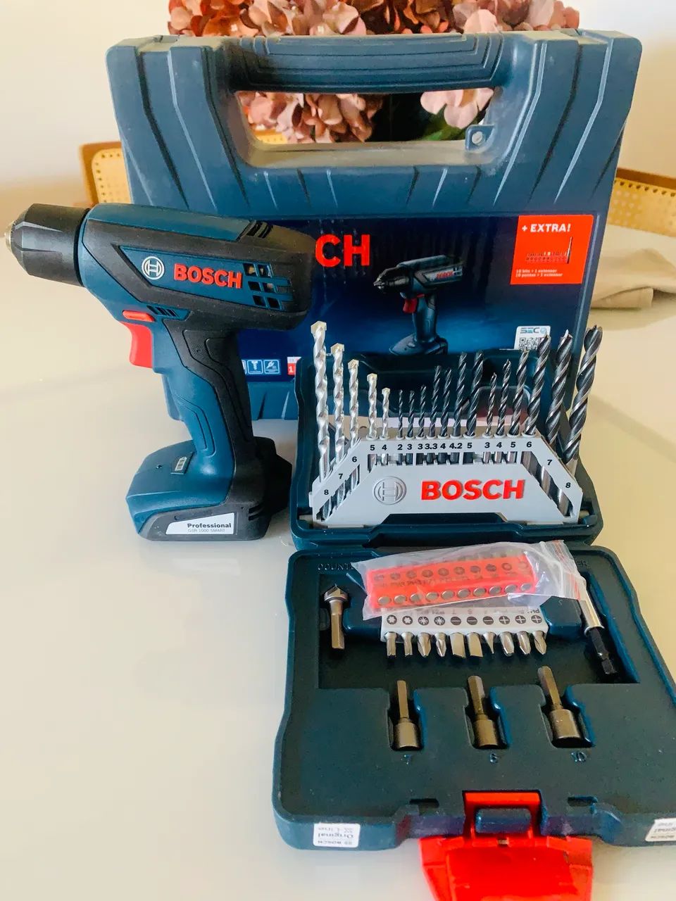 Parafusadora furadeira BOSCH SMART 1000 12V - Foto 2