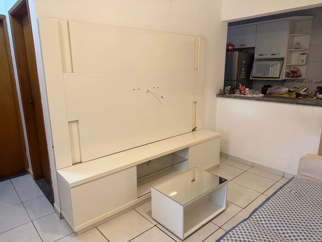 Rack com painel Off branco com LED + Mesa de Centro Espelhada DE BRINDE - Foto 2
