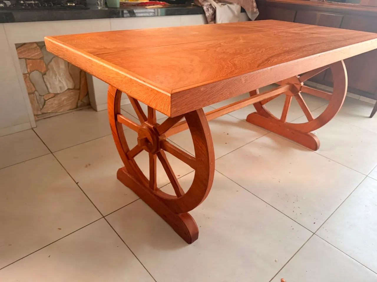 Mesa com dois banco de angelim pedra. - Foto 3