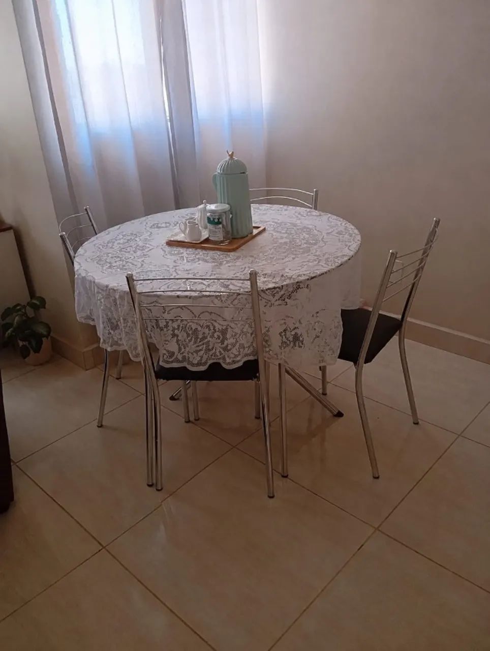 Mesa de jantar 4 cadeiras 