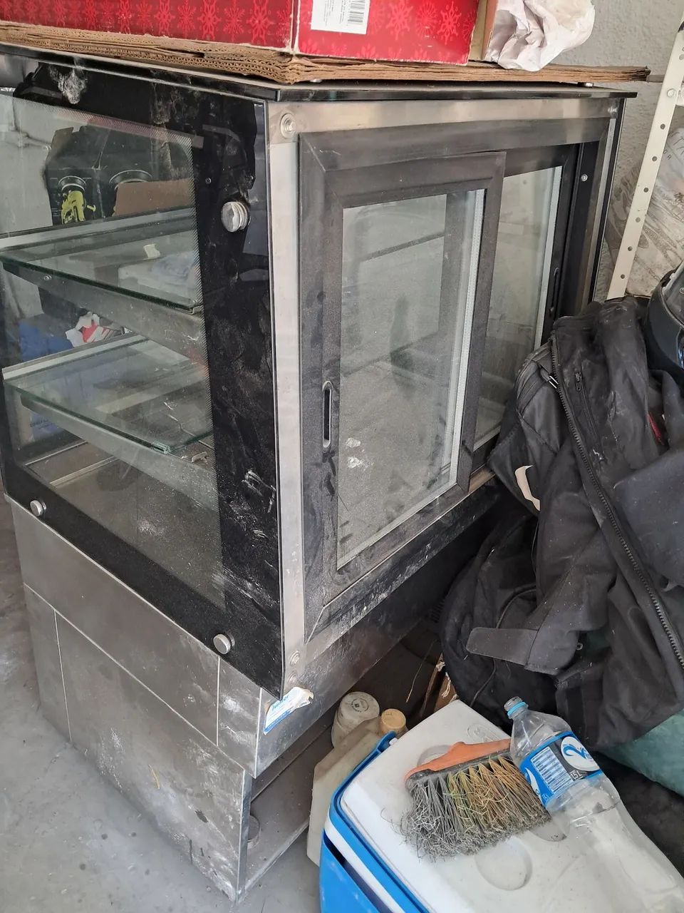 Vende-se  repositor  gelado  e uma vitrine aquecida