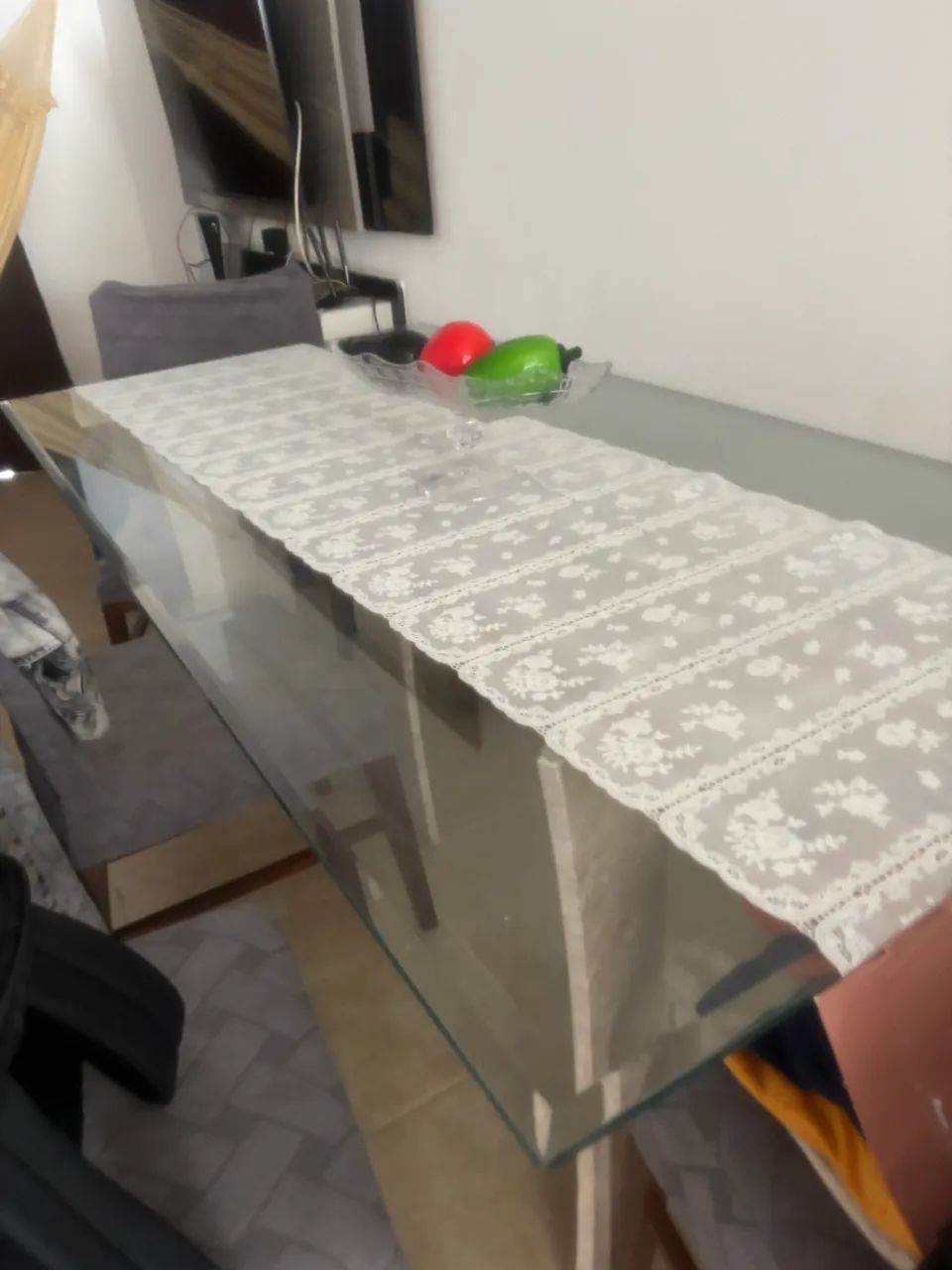 Mesa de vidro, perna de Mármore com 4 cadeiras - Foto 3