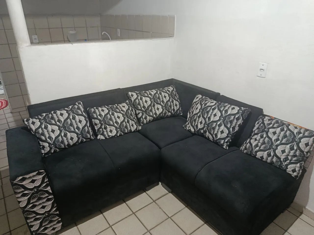 Um sofá L em ótimo estado 2 meses de uso