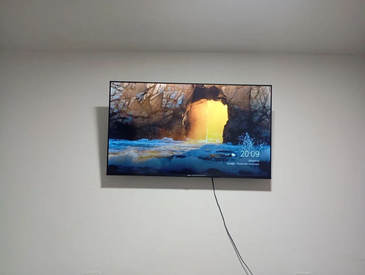 TV tcl 43 polegadas em perfeito estado com apenas seis meses de uso após sair da loja