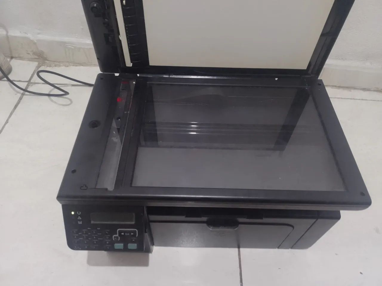 Impressora Multifuncional HP LaserJet M1212nf - Funcionando, com defeitos - Foto 4